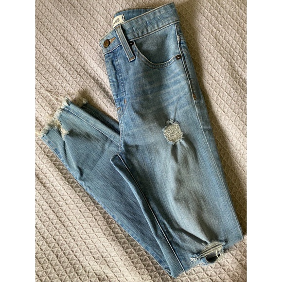 Madewell Curvy High-Rise Skinny Jeans in Ontario Distressed-Hem - Picture 10 of 12